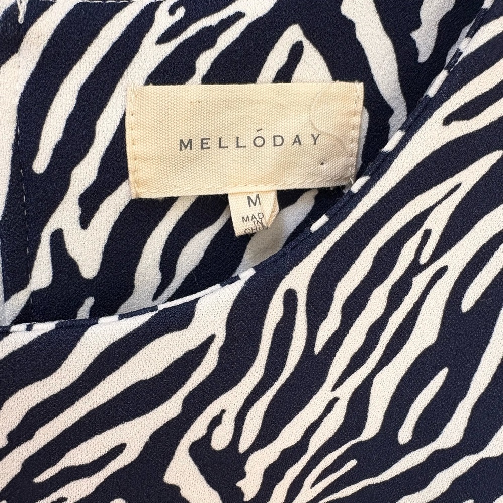 MELLODAY Blue and White Zebra Print Short Sleeve Top NWOT Size M - Picture 4 of 6